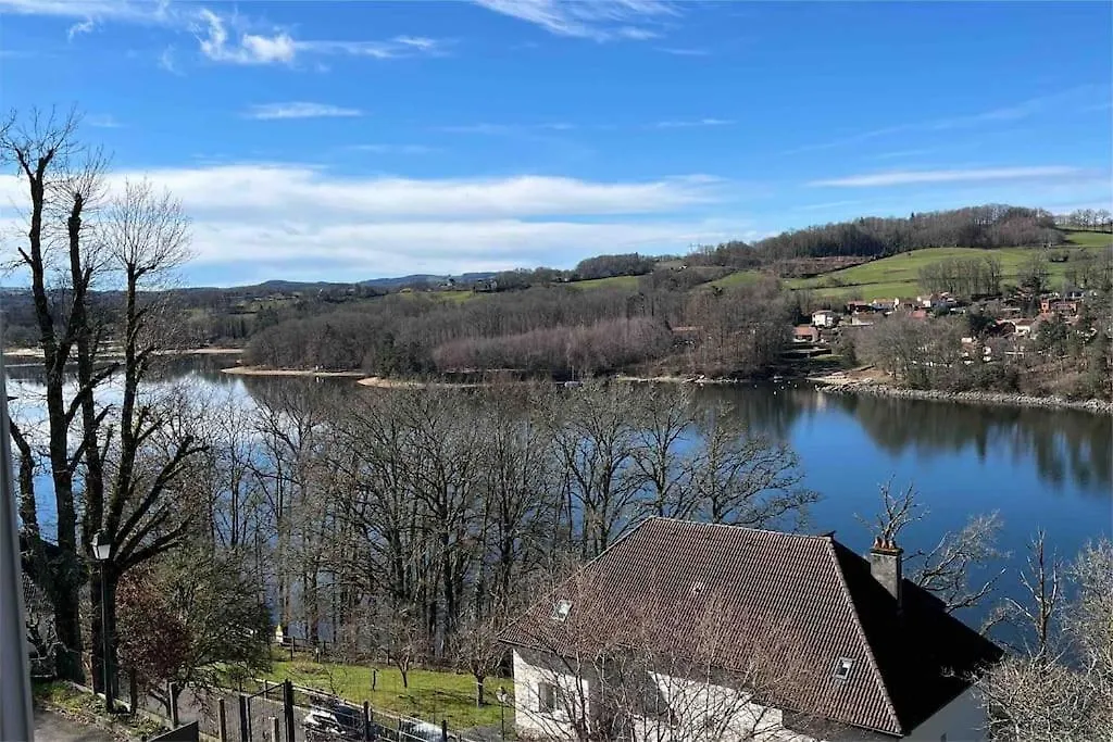 Maison Au Bord Du Lac Saint-Etienne-Cantales