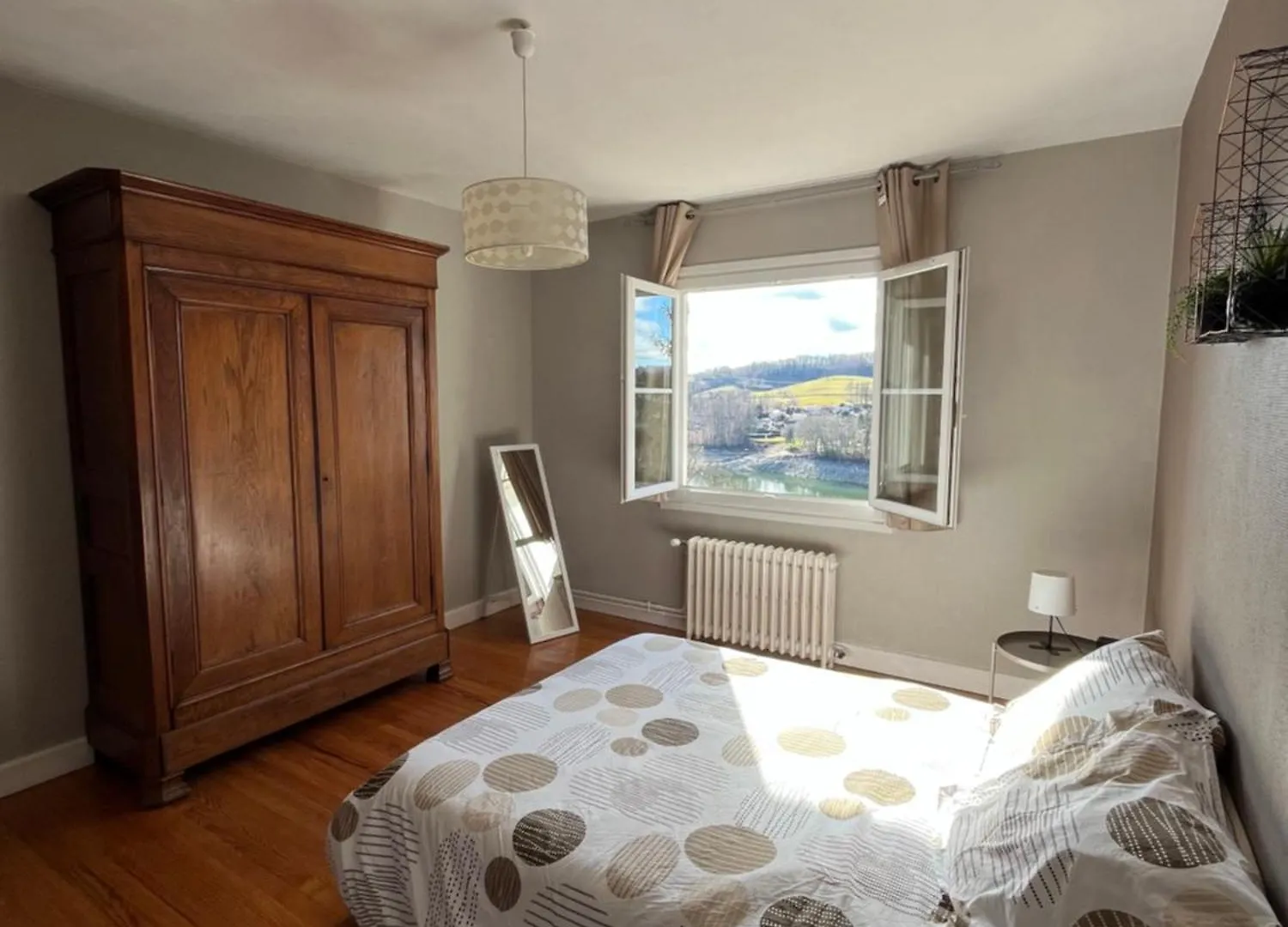 Holiday home Maison Au Bord Du Lac Saint-Etienne-Cantales